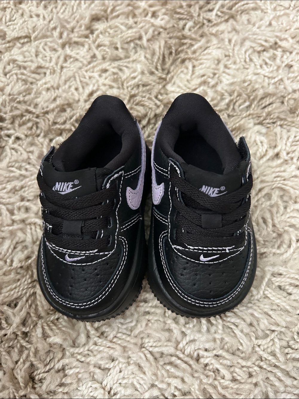 Nike Kids Black Sneakers with Light Purple Swoosh